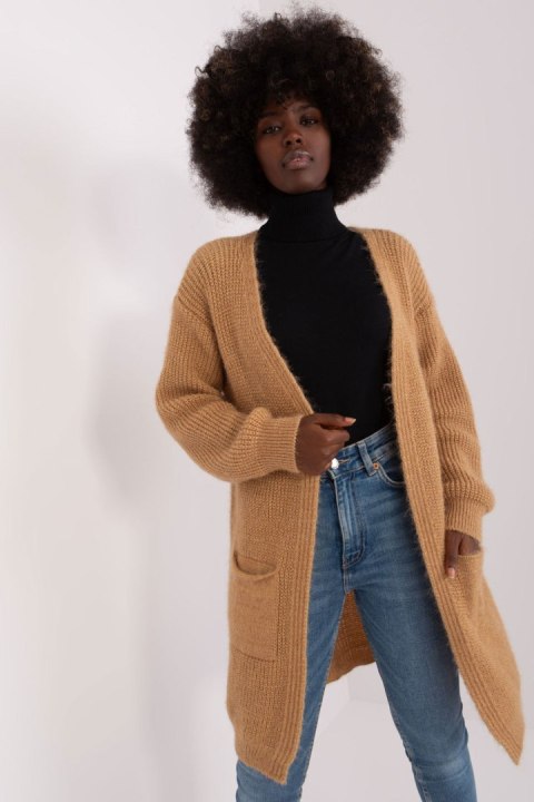 Sweter Kardigan Model DHJ-SW-1009.09P Camel - Italy Moda - uniwersalny Sweter Kardigan Model DHJ-SW-1009.09P Camel - Italy Moda - uniwersalny