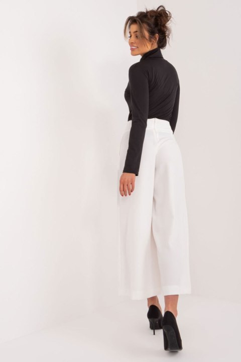 Spodnie Damskie Model DHJ-SP-7723.11 Ecru - Italy Moda - L Spodnie Damskie Model DHJ-SP-7723.11 Ecru - Italy Moda - L