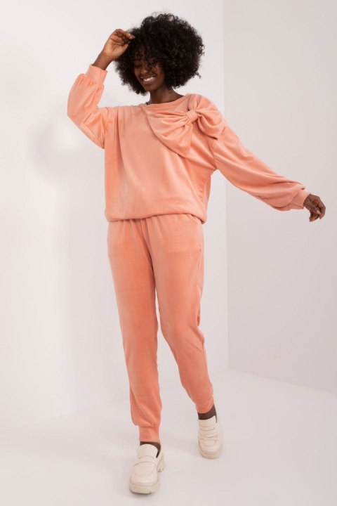 Spodnie Komplet Model DHJ-KMPL-8831.14X Brzoskwinia - Italy Moda - uniwersalny Spodnie Komplet Model DHJ-KMPL-8831.14X Brzoskwinia - Italy Moda - uniwersalny