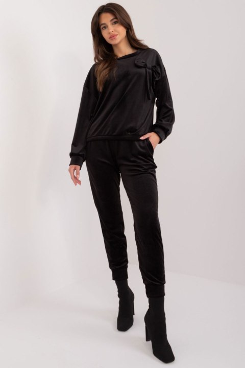Spodnie Komplet Model DHJ-KMPL-8870.59 Black - Italy Moda - uniwersalny Spodnie Komplet Model DHJ-KMPL-8870.59 Black - Italy Moda - uniwersalny