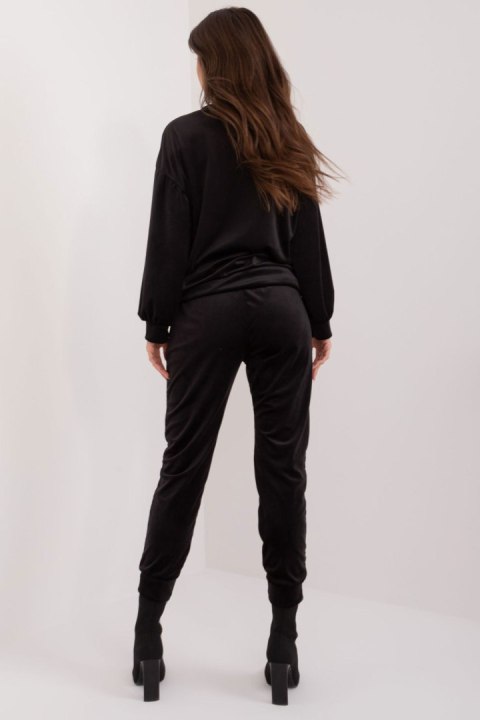 Spodnie Komplet Model DHJ-KMPL-8870.59 Black - Italy Moda - uniwersalny Spodnie Komplet Model DHJ-KMPL-8870.59 Black - Italy Moda - uniwersalny