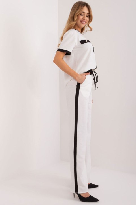 Spodnie Damskie Model LK-SP-509611.91 Ecru - Lakerta - L/XL Spodnie Damskie Model LK-SP-509611.91 Ecru - Lakerta - L/XL