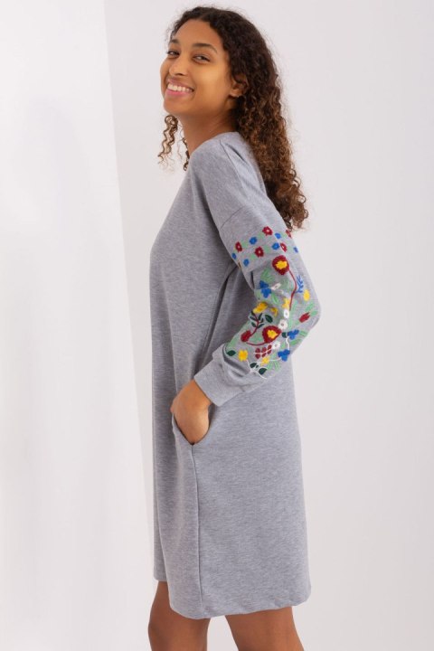 Sukienka Model RV-SK-8979.94P Grey - Rue Paris - S/M Sukienka Model RV-SK-8979.94P Grey - Rue Paris - S/M