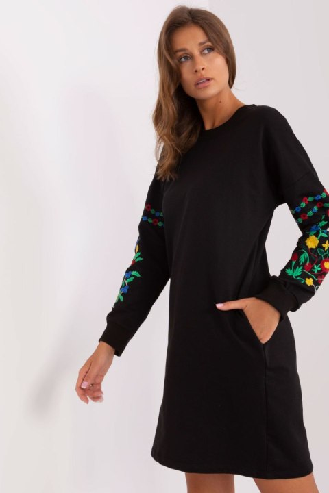 Sukienka Model RV-SK-8979.94P Black - Rue Paris - S/M Sukienka Model RV-SK-8979.94P Black - Rue Paris - S/M