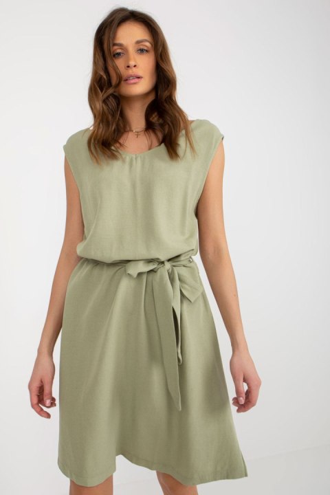 Sukienka Model WN-SK-VE38.32P Pistacja - Rue Paris - L Sukienka Model WN-SK-VE38.32P Pistacja - Rue Paris - L