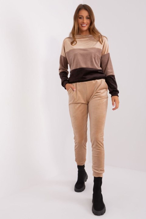Spodnie Komplet Model WN-KMPL-8214.31 Beige - Rue Paris - S Spodnie Komplet Model WN-KMPL-8214.31 Beige - Rue Paris - S