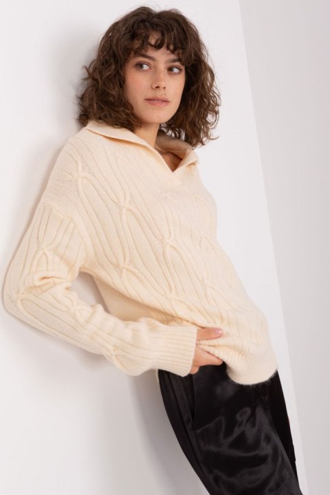 Sweter Damski Model AT-SW-2349-2.27 Light Beige - AT - uniwersalny Sweter Damski Model AT-SW-2349-2.27 Light Beige - AT - uniwersalny