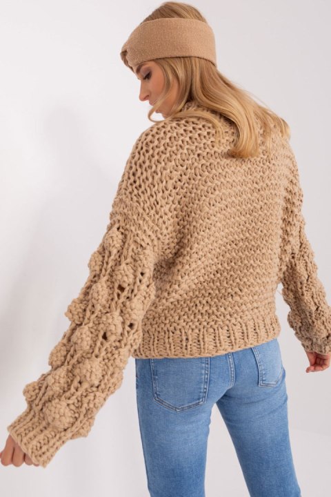 Sweter Damski Model AT-SW-2382.97P Beige - AT - uniwersalny Sweter Damski Model AT-SW-2382.97P Beige - AT - uniwersalny