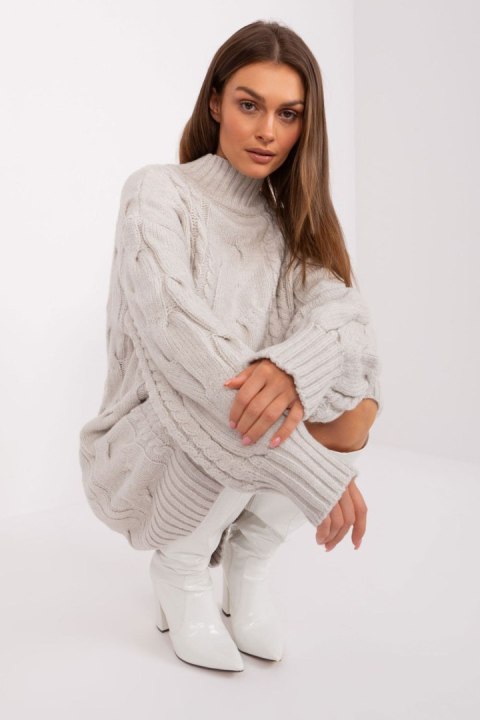 Sweter Damski Model AT-SW-2367-1.35P Light Beige - AT - uniwersalny Sweter Damski Model AT-SW-2367-1.35P Light Beige - AT - uniwersalny