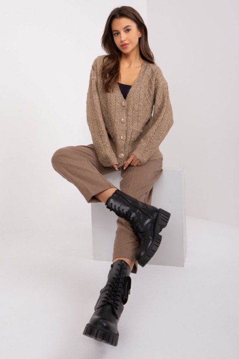 Sweter Damski Model AT-SW-2358.31 Dark Beige - AT - uniwersalny Sweter Damski Model AT-SW-2358.31 Dark Beige - AT - uniwersalny