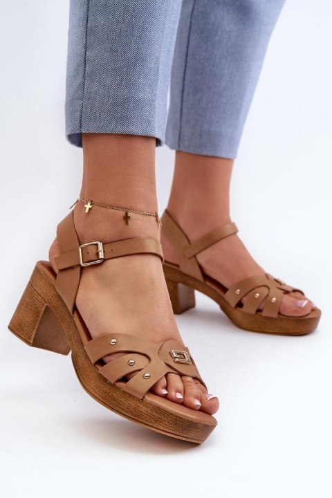 Sandały Model Assames 24SD98-6758 Brown - Step in style - 36 Sandały Model Assames 24SD98-6758 Brown - Step in style - 36