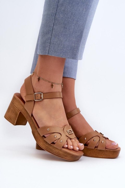 Sandały Model Assames 24SD98-6758 Brown - Step in style - 39 Sandały Model Assames 24SD98-6758 Brown - Step in style - 39