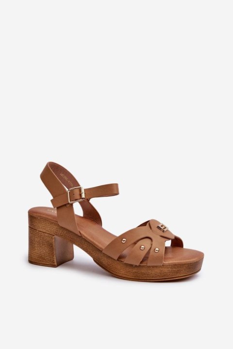 Sandały Model Assames 24SD98-6758 Brown - Step in style - 39 Sandały Model Assames 24SD98-6758 Brown - Step in style - 39