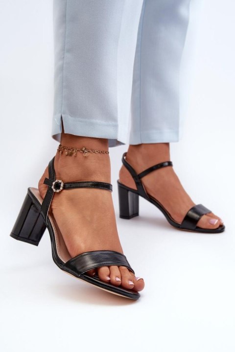 Sandały Model Glindra 24SD98-6986 Black - Step in style - 39 Sandały Model Glindra 24SD98-6986 Black - Step in style - 39