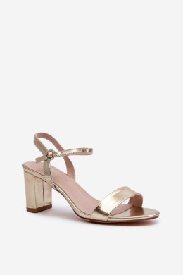 Sandały Model Glindra 24SD98-6986 Gold - Step in style - 38