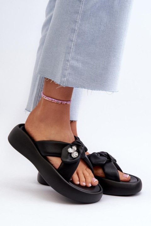Sandał Klapki Model Goe NN2N4110 Black - Step in style - 37 Sandał Klapki Model Goe NN2N4110 Black - Step in style - 37