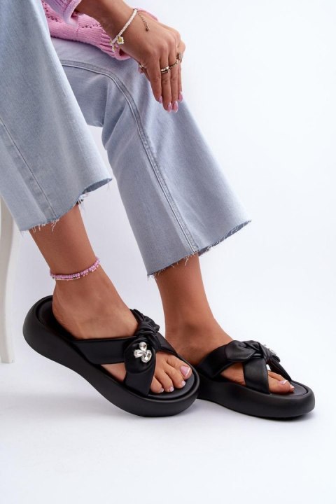Sandał Klapki Model Goe NN2N4110 Black - Step in style - 37 Sandał Klapki Model Goe NN2N4110 Black - Step in style - 37
