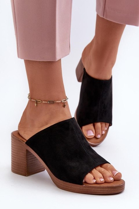 Sandał Klapki Model Varnila 24SD98-6763 Black - Step in style - 38 Sandał Klapki Model Varnila 24SD98-6763 Black - Step in style - 38