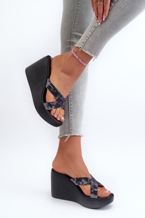 Sandał Klapki Model 83520 Ipanema High Fashion Slide Fem Black - Step in style - 38 Sandał Klapki Model 83520 Ipanema High Fashion Slide Fem Black - Step in style - 38