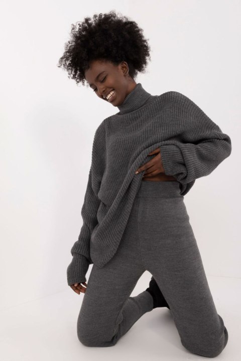 Spodnie Komplet Model BA-KMPL-140669.31 Dark Grey - Badu - uniwersalny Spodnie Komplet Model BA-KMPL-140669.31 Dark Grey - Badu - uniwersalny