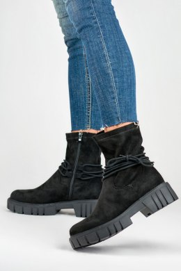 Botki Model DE1127S-B Black Zamsz - PRIMO - 40