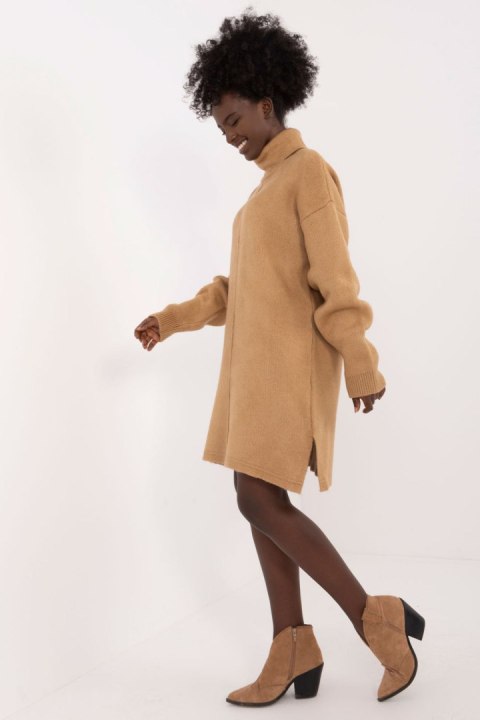 Sukienka Model BA-SK-0547.99 Camel - Badu - uniwersalny Sukienka Model BA-SK-0547.99 Camel - Badu - uniwersalny