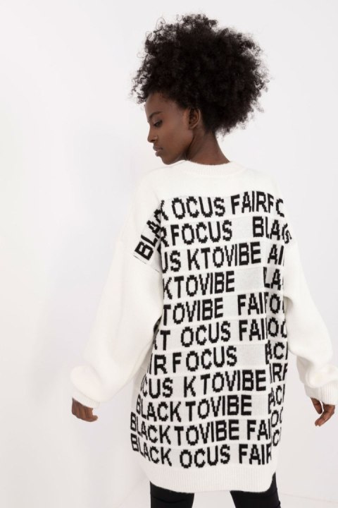Sweter Damski Model BA-SW-0546.07 White - Badu - uniwersalny Sweter Damski Model BA-SW-0546.07 White - Badu - uniwersalny