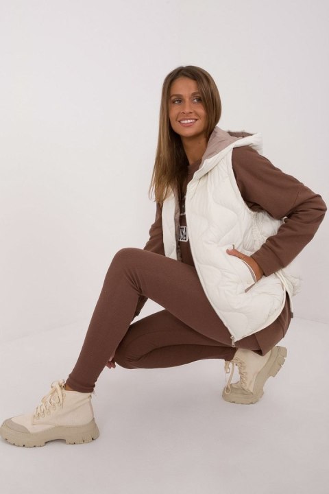 Kamizelka Model MBM-KZ-2302.54 Ecru - MBM - XXL Kamizelka Model MBM-KZ-2302.54 Ecru - MBM - XXL