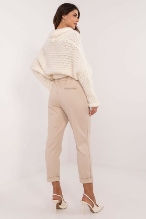 Spodnie Dresowe Model DHJ-SP-A7690.01P Beige - Italy Moda - uniwersalny Spodnie Dresowe Model DHJ-SP-A7690.01P Beige - Italy Moda - uniwersalny