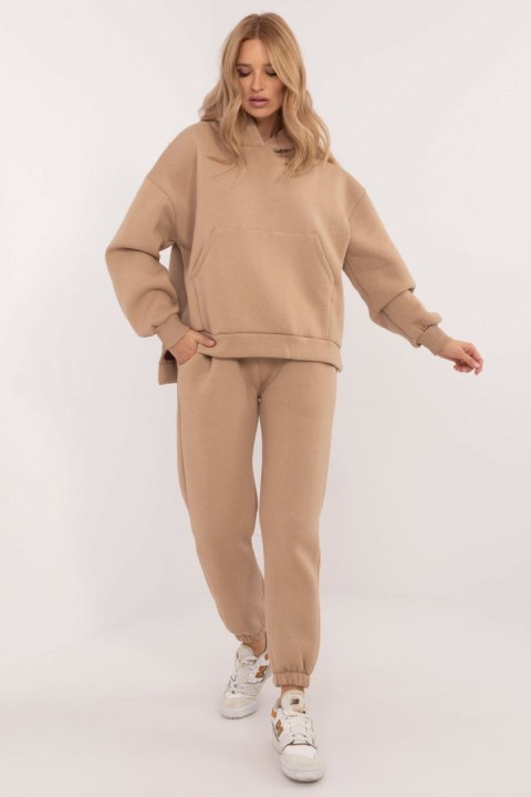 Spodnie Komplet Model EM-KMPL-630-2.84 Dark Beige - Factory Price - uniwersalny Spodnie Komplet Model EM-KMPL-630-2.84 Dark Beige - Factory Price - uniwersalny