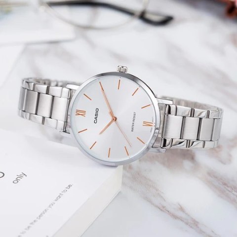 ZEGAREK DAMSKI CASIO LTP-VT01D-7B + BOX (zd613e) ZEGAREK DAMSKI CASIO LTP-VT01D-7B + BOX (zd613e)