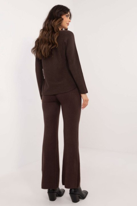 Spodnie Komplet Model IT-KMPL-0813.37 Dark Brown - BFG - uniwersalny Spodnie Komplet Model IT-KMPL-0813.37 Dark Brown - BFG - uniwersalny