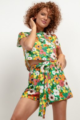 Bluzka Model T408 Kwiaty na zielonym tle - Tessita - XXXL