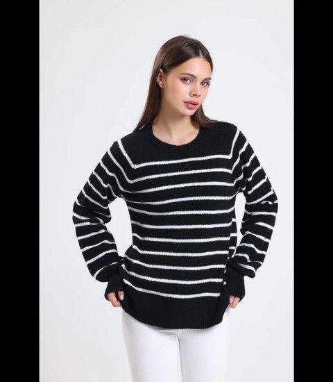 Ciepły damski sweter modny w paski ANNA (Czarny) Ciepły damski sweter modny w paski ANNA (Czarny)