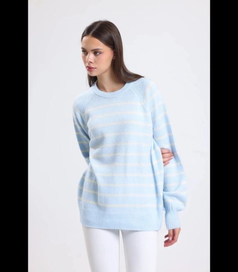 Ciepły damski sweter modny w paski ANNA (Niebieski) Ciepły damski sweter modny w paski ANNA (Niebieski)