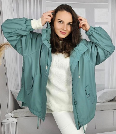 Krótka przeciwdeszczowa kurtka przejściowa oversize ELENA (Zielony) Krótka przeciwdeszczowa kurtka przejściowa oversize ELENA (Zielony)