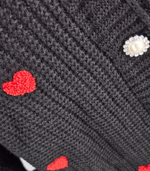 Ciepły i przytulny sweter damski w serca serduszka jesień SUMMER (Czarny)