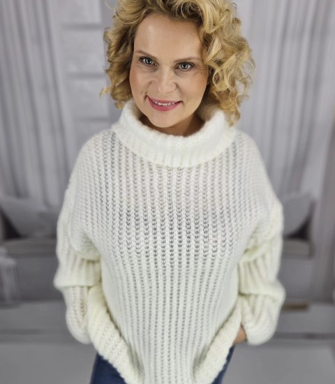 Ciepły sweter golf damski oversize gruby splot miły miękki LAPONIA (Biały) Ciepły sweter golf damski oversize gruby splot miły miękki LAPONIA (Biały)