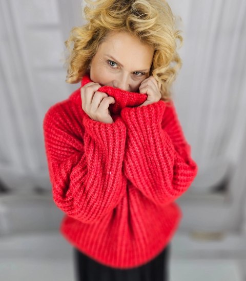 Ciepły sweter golf damski oversize gruby splot miły miękki LAPONIA (Czerwony) Ciepły sweter golf damski oversize gruby splot miły miękki LAPONIA (Czerwony)