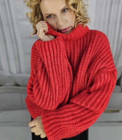 Ciepły sweter golf damski oversize gruby splot miły miękki LAPONIA (Czerwony) Ciepły sweter golf damski oversize gruby splot miły miękki LAPONIA (Czerwony)