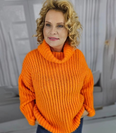 Ciepły sweter golf damski oversize gruby splot miły miękki LAPONIA (Pomarańczowy) Ciepły sweter golf damski oversize gruby splot miły miękki LAPONIA (Pomarańczowy)