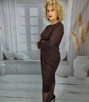 Elegancka ołowkowa sukienka midi z szarfą w pasie PAMELA (Brązowy) Elegancka ołowkowa sukienka midi z szarfą w pasie PAMELA (Brązowy)
