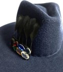 Elegancki damski kapelusz fedora z ozdobną broszką z kolorowymi cyrkoniami (Niebieski) Elegancki damski kapelusz fedora z ozdobną broszką z kolorowymi cyrkoniami (Niebieski)