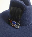 Elegancki damski kapelusz fedora z ozdobną broszką z kolorowymi cyrkoniami (Niebieski) Elegancki damski kapelusz fedora z ozdobną broszką z kolorowymi cyrkoniami (Niebieski)