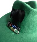 Elegancki damski kapelusz fedora z ozdobną broszką z kolorowymi cyrkoniami (Zielony) Elegancki damski kapelusz fedora z ozdobną broszką z kolorowymi cyrkoniami (Zielony)
