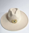 Elegancki damski kapelusz panama z ozdobną broszką "Oko Elegancji" (Beżowy) Elegancki damski kapelusz panama z ozdobną broszką "Oko Elegancji" (Beżowy)