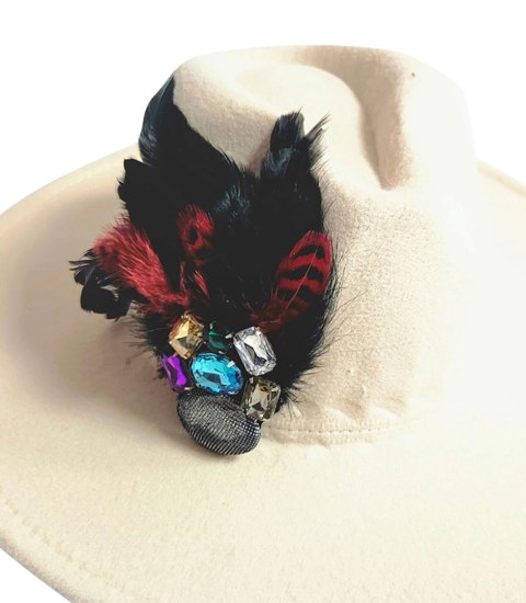 Elegancki damski kapelusz z dużą broszką z piórami i kolorowymi cyrkoniami (Beżowy) Elegancki damski kapelusz z dużą broszką z piórami i kolorowymi cyrkoniami (Beżowy)