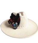 Elegancki damski kapelusz z dużą broszką z piórami i kolorowymi cyrkoniami (Beżowy) Elegancki damski kapelusz z dużą broszką z piórami i kolorowymi cyrkoniami (Beżowy)