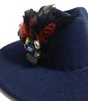 Elegancki damski kapelusz z dużą broszką z piórami i kolorowymi cyrkoniami (Niebieski) Elegancki damski kapelusz z dużą broszką z piórami i kolorowymi cyrkoniami (Niebieski)