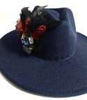 Elegancki damski kapelusz z dużą broszką z piórami i kolorowymi cyrkoniami (Niebieski) Elegancki damski kapelusz z dużą broszką z piórami i kolorowymi cyrkoniami (Niebieski)